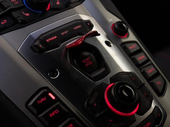Lamborghini Aventador I с пробегом 2014 года, цена 27 000 000 рублей, 6160 км, купе, Автокод Объявления
