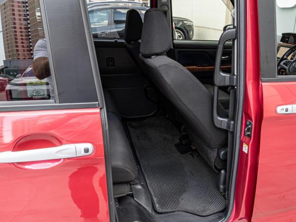 Toyota Roomy I с пробегом 2017 года, цена 1 045 000 рублей, 101104 км, микровэн, Автокод Объявления
