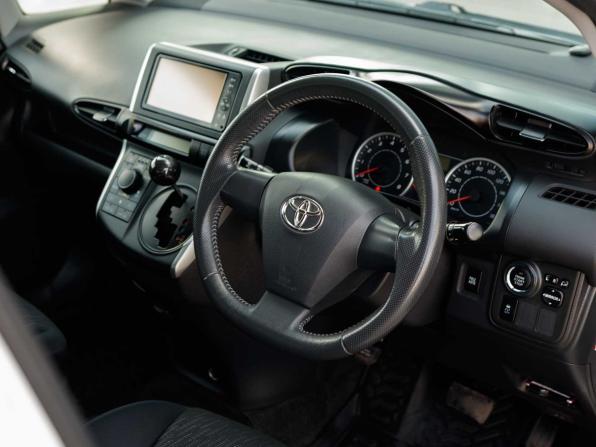 Toyota Wish II Рестайлинг с пробегом 2012 года, цена 1 420 000 рублей, 121465 км, минивэн, Автокод Объявления