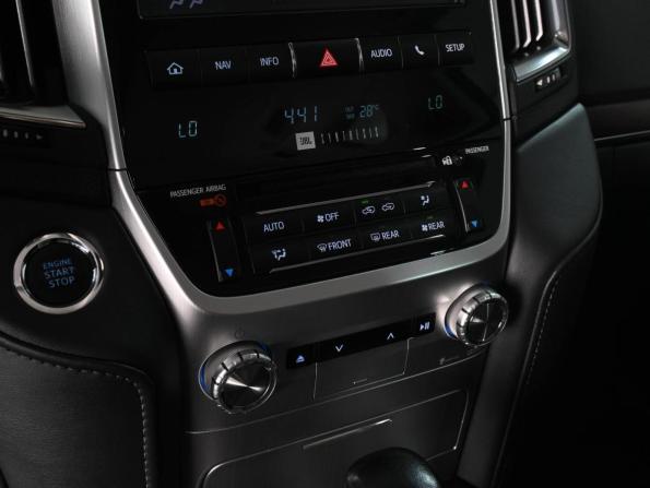 Toyota Land Cruiser 200 Series Рестайлинг 2 с пробегом 2019 года, цена 7 799 000 рублей, 157312 км, внедорожник, Автокод Объявления