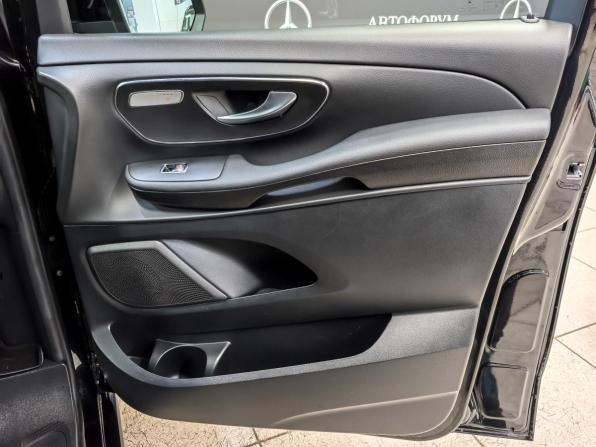 Mercedes-Benz V-Класс III (W447) Рестайлинг с пробегом 2019 года, цена 6 900 000 рублей, 42263 км, минивэн, Автокод Объявления