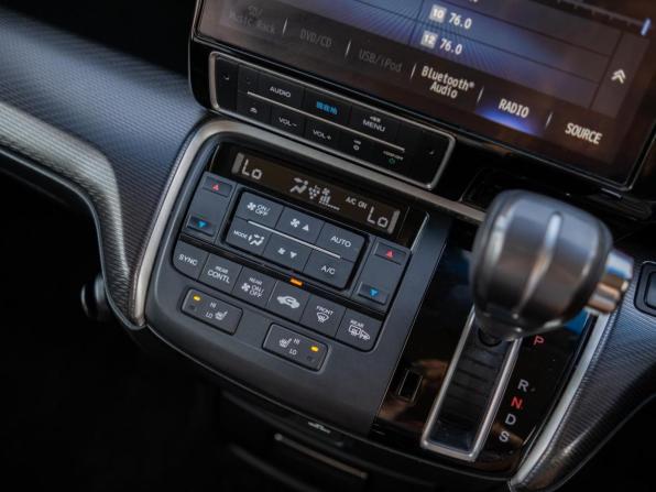 Honda Stepwgn V Рестайлинг с пробегом 2021 года, цена 3 075 000 рублей, 95227 км, минивэн, Автокод Объявления