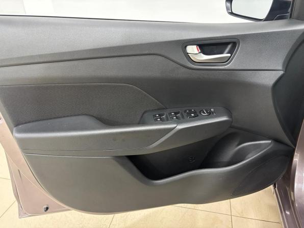 Hyundai Solaris II с пробегом 2018 года, цена 1 350 000 рублей, 63904 км, седан, Автокод Объявления