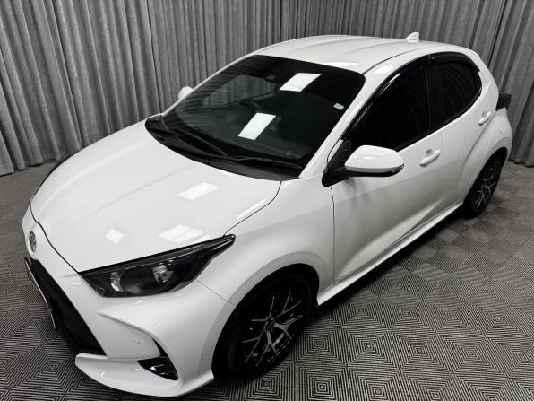 Toyota Yaris IV с пробегом 2021 года, цена 1 380 000 рублей, 103149 км, хэтчбек, Автокод Объявления