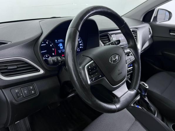 Hyundai Solaris II с пробегом 2018 года, цена 1 225 000 рублей, 161746 км, седан, Автокод Объявления
