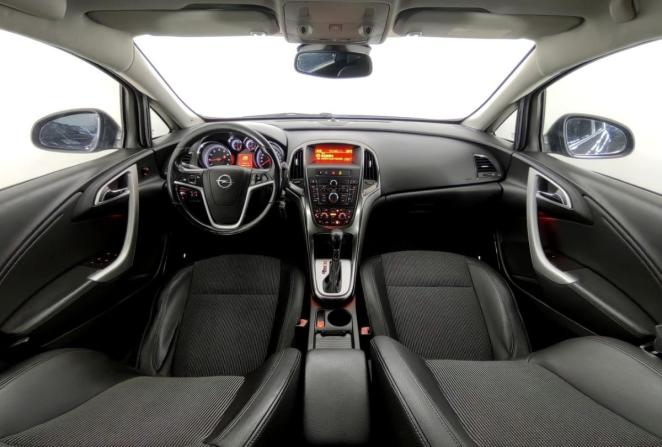 Opel Astra J Рестайлинг с пробегом 2011 года, цена 900 000 рублей, 207200 км, хэтчбек, Автокод Объявления