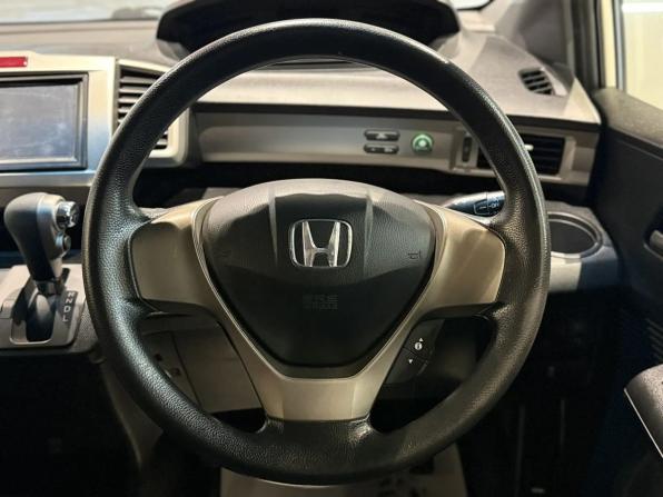Honda Freed I Рестайлинг с пробегом 2012 года, цена 990 000 рублей, 210000 км, компактвэн, Автокод Объявления