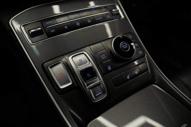 Hyundai Santa Fe IV Рестайлинг с пробегом 2021 года, цена 2 922 000 рублей, 140000 км, внедорожник, Автокод Объявления