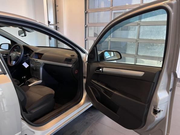 Opel Astra H Рестайлинг с пробегом 2009 года, цена 266 000 рублей, 257630 км, хэтчбек, Автокод Объявления