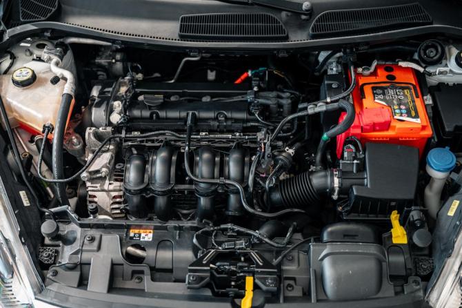 Ford Fiesta Mk6 Рестайлинг с пробегом 2018 года, цена 960 000 рублей, 90700 км, хэтчбек, Автокод Объявления