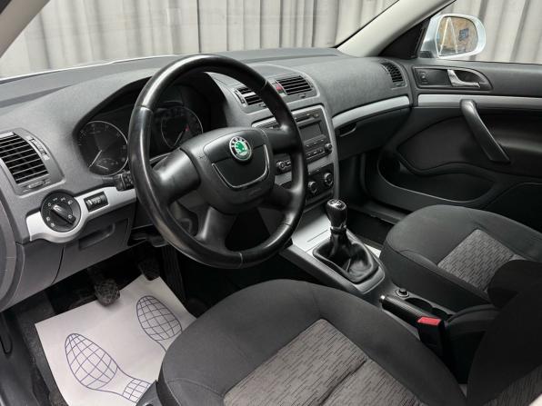 Skoda Octavia II (A5) Рестайлинг с пробегом 2013 года, цена 894 000 рублей, 172269 км, лифтбек, Автокод Объявления