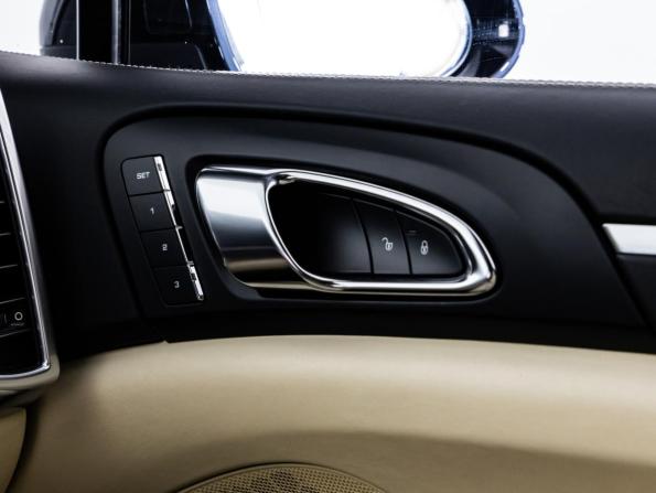 Porsche Cayenne II Рестайлинг (958) с пробегом 2015 года, цена 3 699 000 рублей, 242948 км, внедорожник, Автокод Объявления