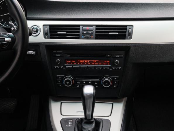 BMW 3 серии V (E90/E91/E92/E93) Рестайлинг с пробегом 2009 года, цена 1 020 000 рублей, 182184 км, седан, Автокод Объявления