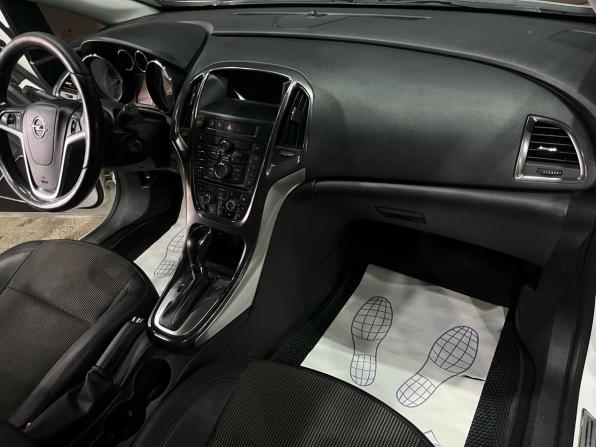Opel Astra J с пробегом 2011 года, цена 580 000 рублей, 235350 км, хэтчбек, Автокод Объявления
