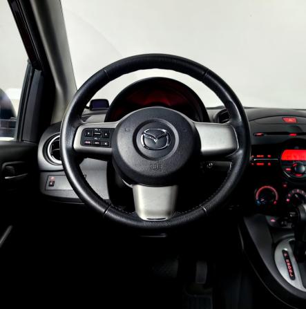 Mazda 2 II Рестайлинг (DE2) с пробегом 2011 года, цена 799 000 рублей, 87686 км, хэтчбек, Автокод Объявления