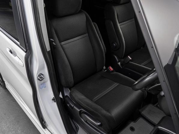 Honda Stepwgn V Рестайлинг с пробегом 2019 года, цена 2 450 000 рублей, 72888 км, минивэн, Автокод Объявления