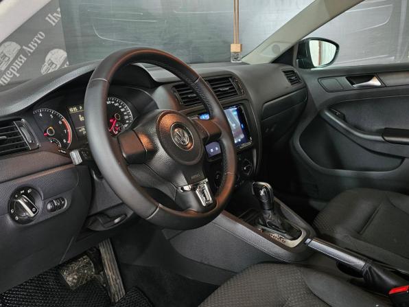 Volkswagen Jetta VI с пробегом 2013 года, цена 950 000 рублей, 246000 км, седан, Автокод Объявления