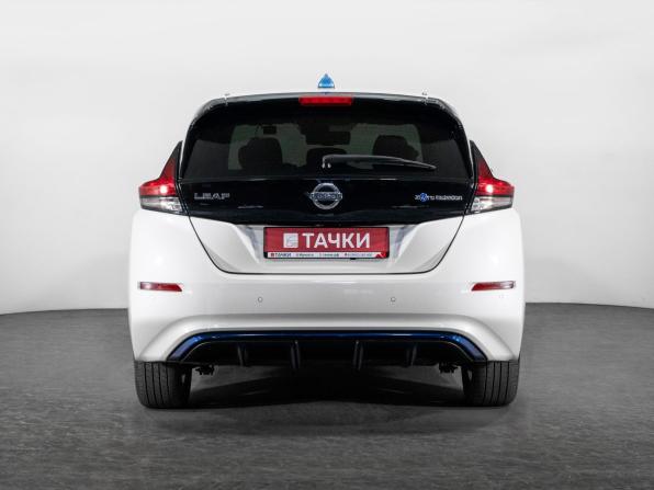 Nissan Leaf II (ZE1) с пробегом 2017 года, цена 1 740 000 рублей, 108264 км, хэтчбек, Автокод Объявления