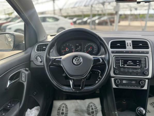 Volkswagen Polo V Рестайлинг с пробегом 2016 года, цена 1 096 500 рублей, 61621 км, седан, Автокод Объявления
