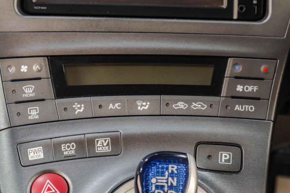 Toyota Prius III Рестайлинг (XW30) Челябинск  - изображение 15