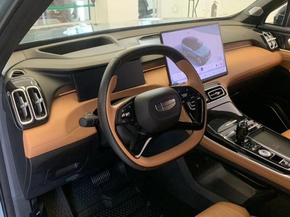 Geely Atlas II с пробегом 2025 года, цена 2 600 000 рублей, 25568 км, внедорожник, Автокод Объявления