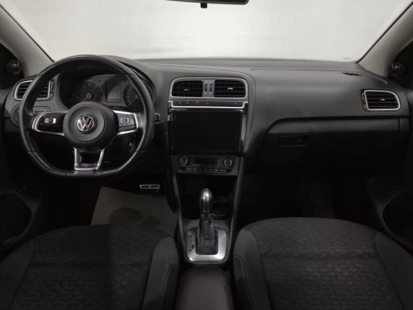 Volkswagen Polo V Рестайлинг с пробегом 2018 года, цена 1 030 000 рублей, 214004 км, седан, Автокод Объявления