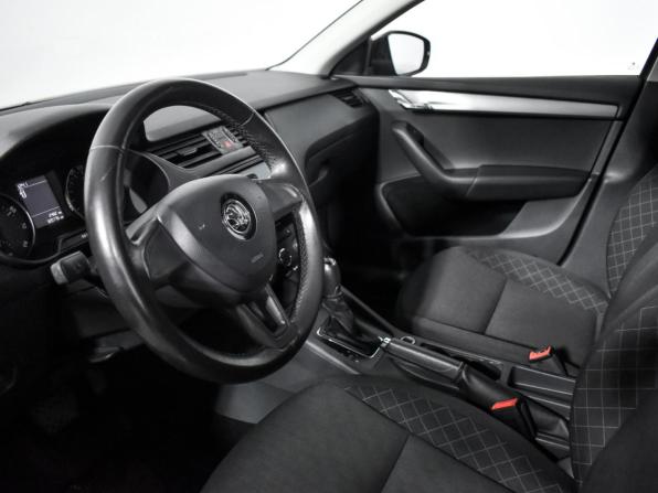 Skoda Octavia III (A7) Рестайлинг с пробегом 2017 года, цена 968 790 рублей, 320774 км, лифтбек, Автокод Объявления