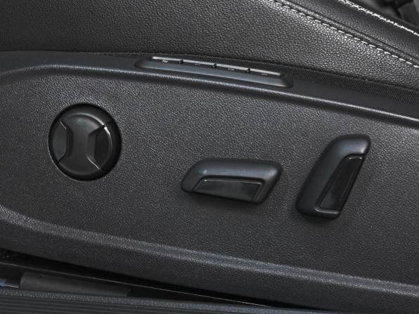 Volkswagen Jetta VII Рестайлинг с пробегом 2022 года, цена 2 239 000 рублей, 42143 км, седан, Автокод Объявления
