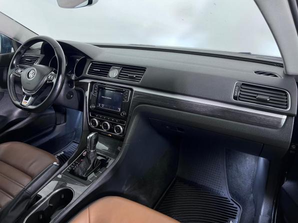 Volkswagen Passat (North America and China) I Рестайлинг с пробегом 2018 года, цена 1 650 000 рублей, 104530 км, седан, Автокод Объявления
