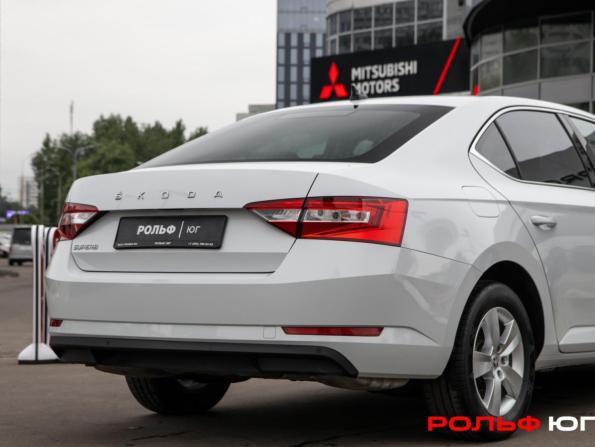 Skoda Superb III Рестайлинг с пробегом 2021 года, цена 2 858 100 рублей, 58742 км, лифтбек, Автокод Объявления