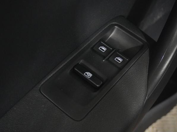 Volkswagen Polo V Рестайлинг с пробегом 2018 года, цена 1 047 000 рублей, 68427 км, седан, Автокод Объявления