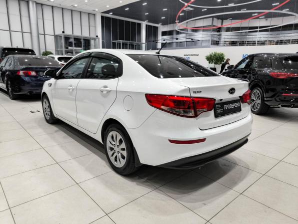 Kia Rio III Рестайлинг с пробегом 2015 года, цена 950 000 рублей, 178672 км, седан, Автокод Объявления