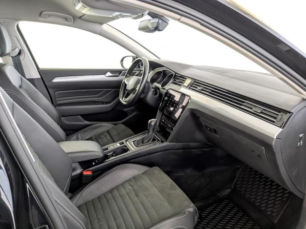 Volkswagen Passat B8 Рестайлинг с пробегом 2021 года, цена 2 490 000 рублей, 90268 км, седан, Автокод Объявления