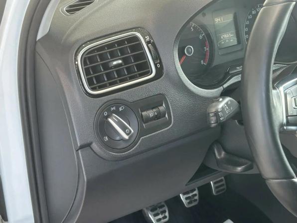 Volkswagen Polo V Рестайлинг с пробегом 2018 года, цена 1 245 000 рублей, 129665 км, седан, Автокод Объявления