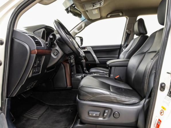 Toyota Land Cruiser Prado 150 Series Рестайлинг 1 с пробегом 2015 года, цена 3 648 000 рублей, 136090 км, внедорожник, Автокод Объявления