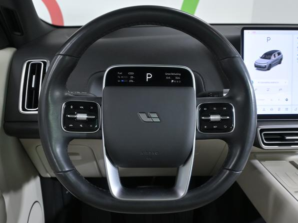 Li Auto (Lixiang) L9 I Рестайлинг с пробегом 2024 года, цена 7 890 000 рублей, 24210 км, внедорожник, Автокод Объявления