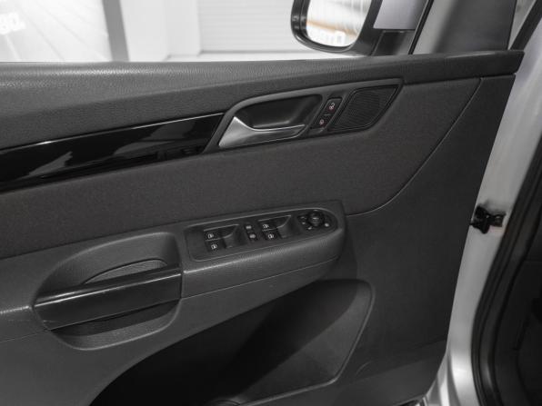 SEAT Alhambra II Рестайлинг с пробегом 2015 года, цена 1 770 000 рублей, 225219 км, минивэн, Автокод Объявления
