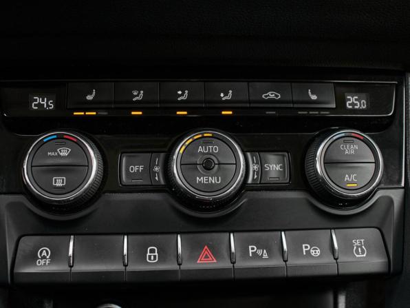 Skoda Karoq I с пробегом 2020 года, цена 2 380 000 рублей, 47236 км, внедорожник, Автокод Объявления