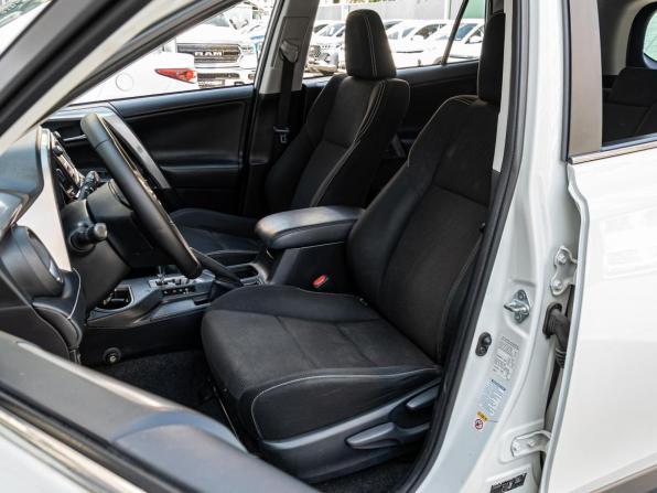 Toyota RAV4 IV (XA40) Рестайлинг с пробегом 2015 года, цена 2 320 000 рублей, 91789 км, внедорожник, Автокод Объявления