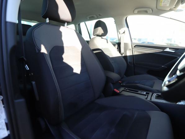 Volkswagen Golf VII с пробегом 2015 года, цена 1 320 000 рублей, 68095 км, универсал, Автокод Объявления