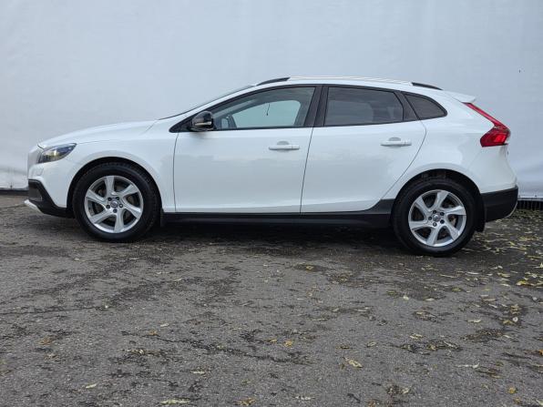 Volvo V40 Cross Country I с пробегом 2015 года, цена 1 350 000 рублей, 126644 км, хэтчбек, Автокод Объявления
