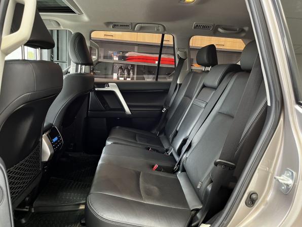 Toyota Land Cruiser Prado 150 Series Рестайлинг 2 с пробегом 2018 года, цена 5 700 000 рублей, 123150 км, внедорожник, Автокод Объявления