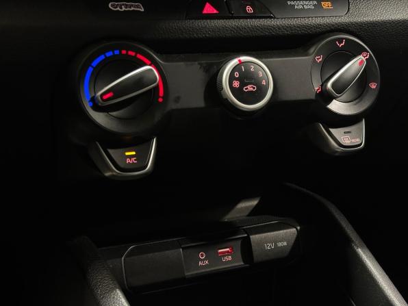 Kia Stonic I с пробегом 2019 года, цена 1 550 000 рублей, 121784 км, внедорожник, Автокод Объявления
