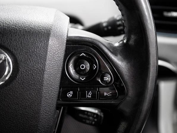 Toyota Prius IV (XW50) с пробегом 2018 года, цена 2 000 000 рублей, 180853 км, лифтбек, Автокод Объявления