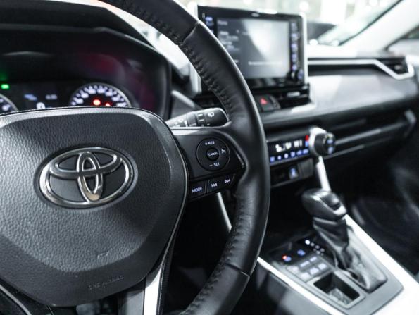 Toyota RAV4 V (XA50) с пробегом 2021 года, цена 3 449 700 рублей, 97304 км, внедорожник, Автокод Объявления