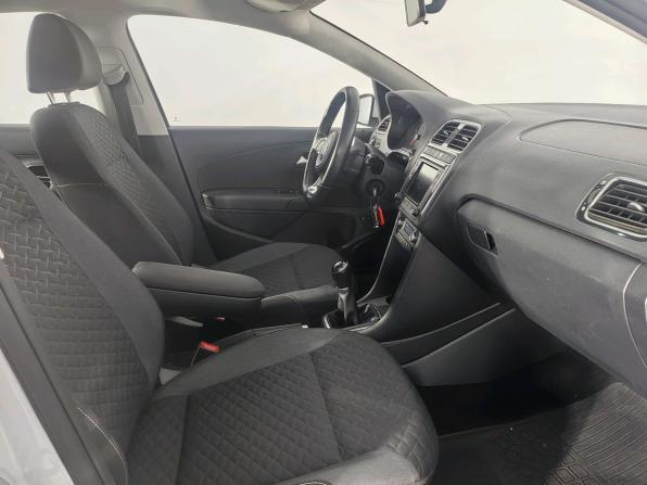 Volkswagen Polo V Рестайлинг с пробегом 2018 года, цена 960 000 рублей, 105000 км, седан, Автокод Объявления