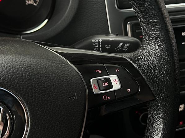 Volkswagen Polo V Рестайлинг с пробегом 2016 года, цена 1 200 000 рублей, 117000 км, седан, Автокод Объявления
