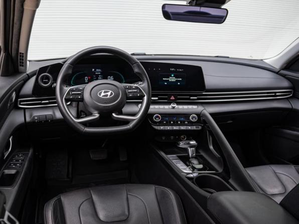 Hyundai Elantra VII (CN7) Рестайлинг с пробегом 2023 года, цена 2 059 000 рублей, 45957 км, седан, Автокод Объявления