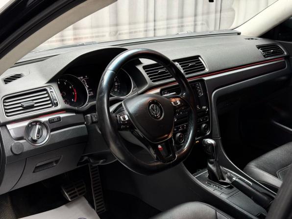 Volkswagen Passat (North America and China) I Рестайлинг с пробегом 2016 года, цена 1 399 000 рублей, 250560 км, седан, Автокод Объявления