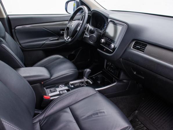 Mitsubishi Outlander III Рестайлинг 3 с пробегом 2021 года, цена 2 895 000 рублей, 51000 км, внедорожник, Автокод Объявления